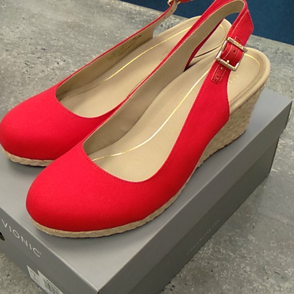 Vionic Coralina cherry red sling backs size 10